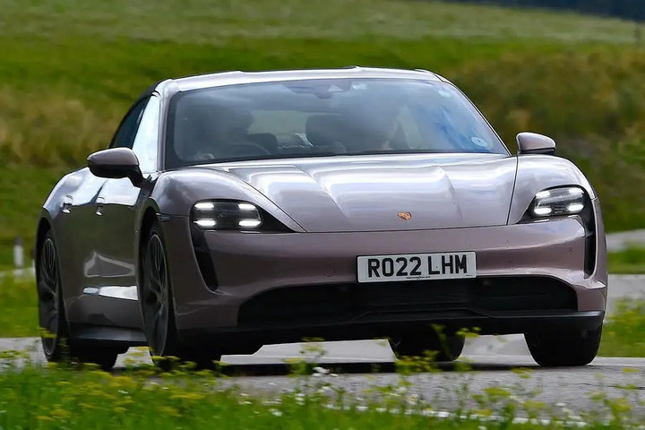 Xe điện thể thao nào tốt nhất 2022? - 1