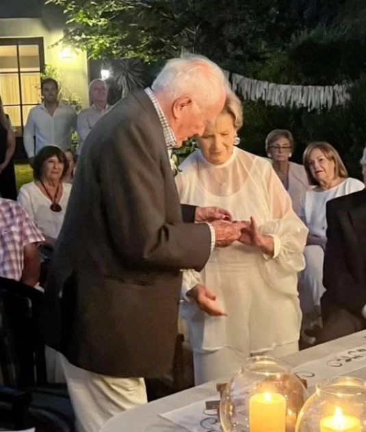 Ông lão 93 tuổi cưới người tình xưa sau 60 năm thất lạc - 2