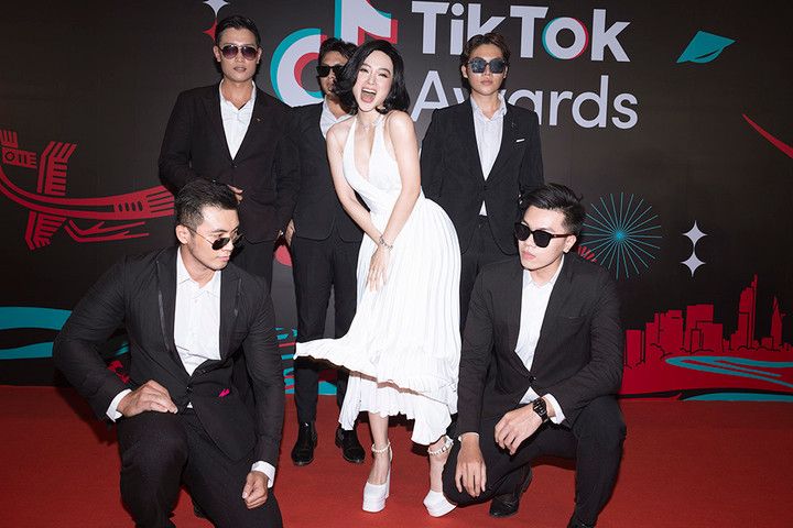  Angela Phương Trinh thay 3 bộ váy, lộng lẫy như nữ hoàng trên thảm đỏ - 3