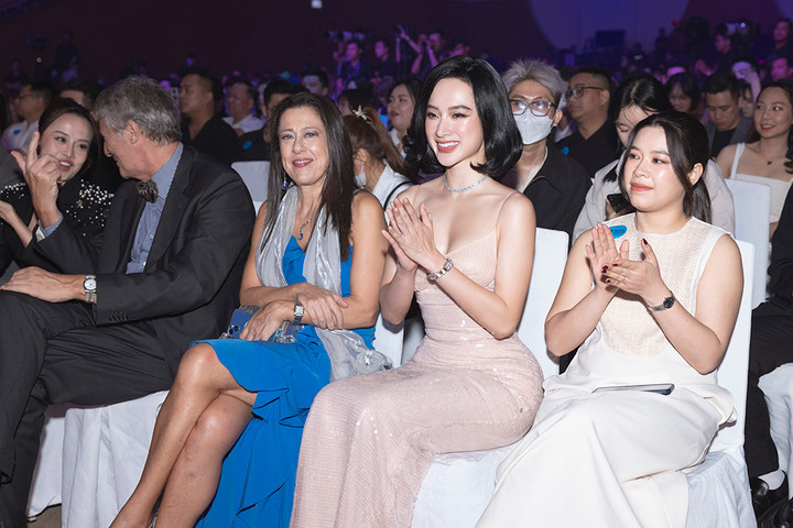  Angela Phương Trinh thay 3 bộ váy, lộng lẫy như nữ hoàng trên thảm đỏ - 8