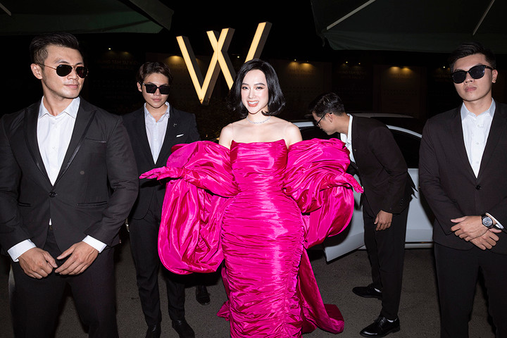  Angela Phương Trinh thay 3 bộ váy, lộng lẫy như nữ hoàng trên thảm đỏ - 1