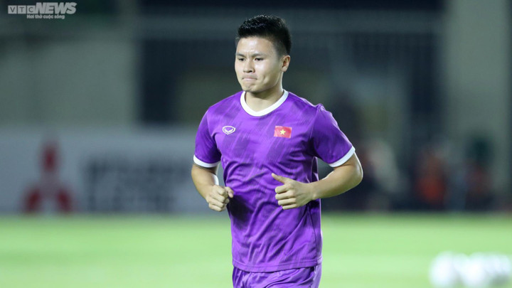 Quang Hải chấn thương, rời sân sớm trong trận gặp Lào - 1