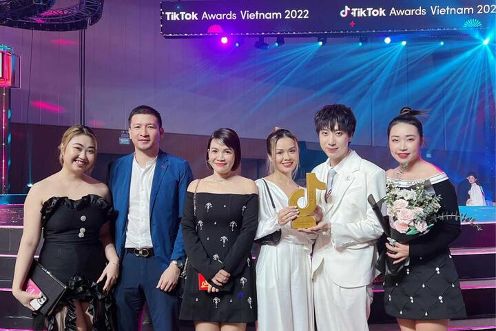 MCV Network đoạt giải Content Partner of the Year tại TikTok Awards Vietnam 2022 - 4