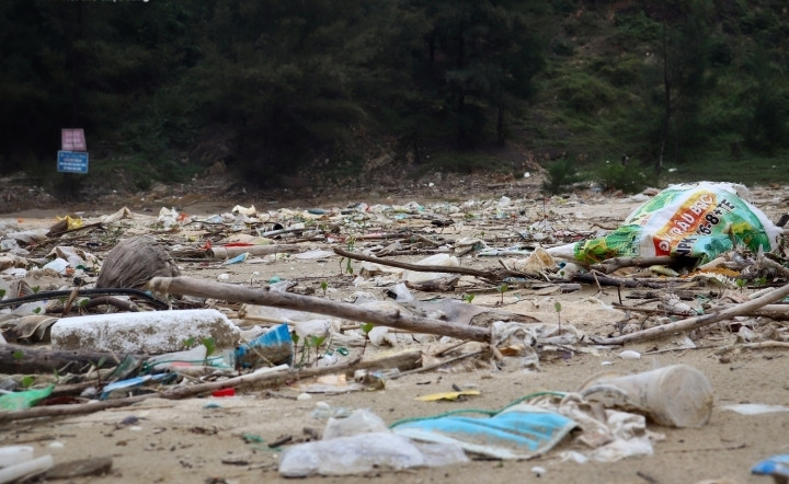 Chống rác thải nhựa: Cần thay đổi nhận thức từ người dân đến doanh nghiệp - 1