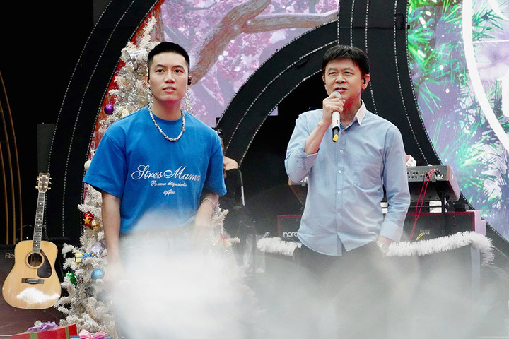 Quá trẻ so với tuổi, ca sĩ Thái Châu bị vợ gọi đùa là ‘quỷ’ - 1