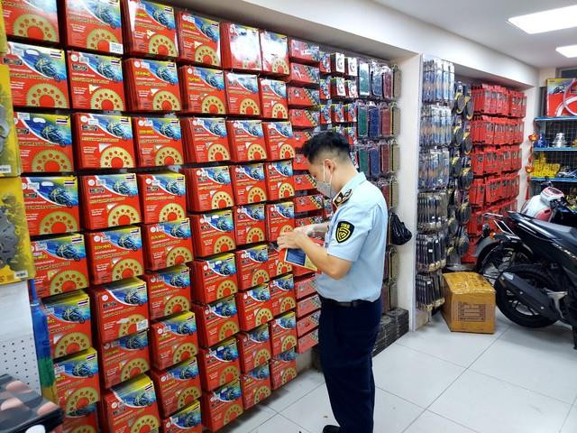 Kiểm tra chợ bán phụ tùng xe máy lớn nhất phía Nam - 2