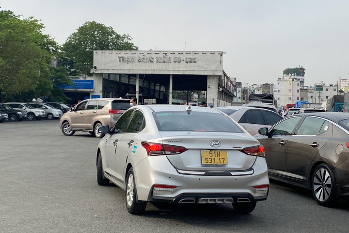 Khổ như đi đăng kiểm ô tô ở TP.HCM - 2