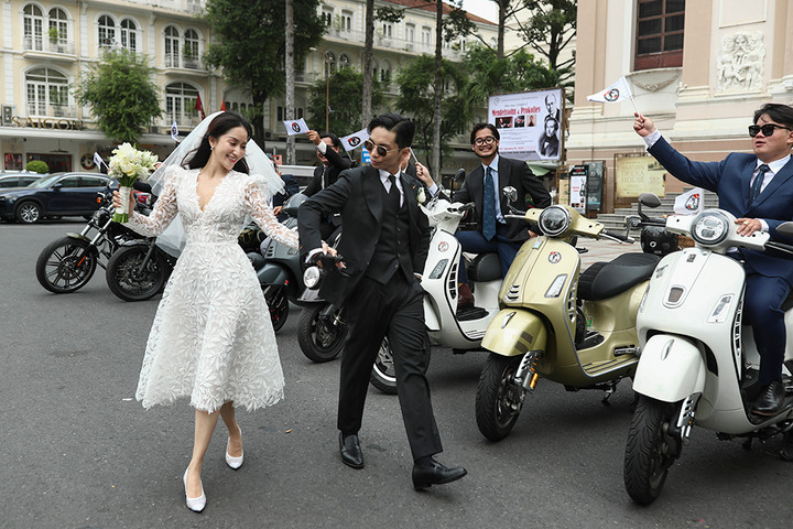 Phan Hiển rước cô dâu Khánh Thi bằng xe máy - 6