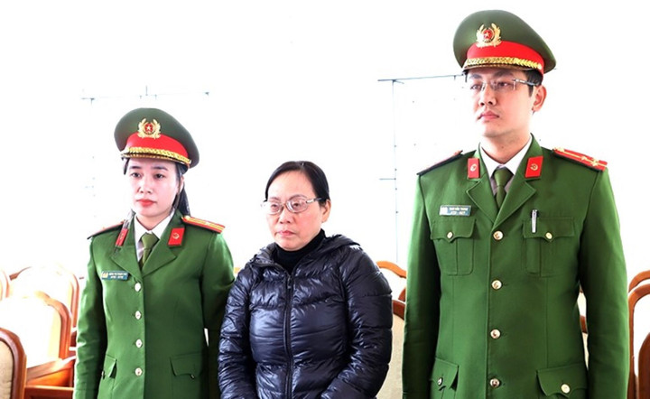 Nữ quái lừa ‘chạy’ việc vào hàng không, chiếm đoạt hơn 2,5 tỷ đồng - 1