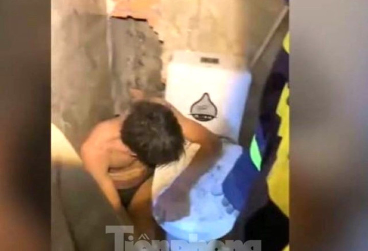 Phá tường giải cứu tên trộm bị mắc kẹt trong lối thoát hơi ở Bình Dương - 1