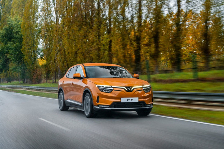 Truyền thông quốc tế: VF 8 là mẫu SUV 'đáng để chờ đợi' tại Bắc Mỹ - 1