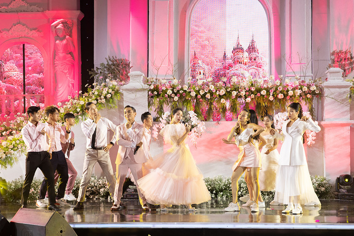 Phan Hiển khóc nức nở bên Khánh Thi, từng sợ không ai tới dự đám cưới - 11