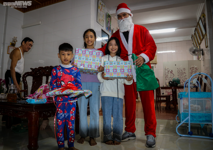 Dịch vụ ông già Noel vào mùa 'hốt bạc' - 16