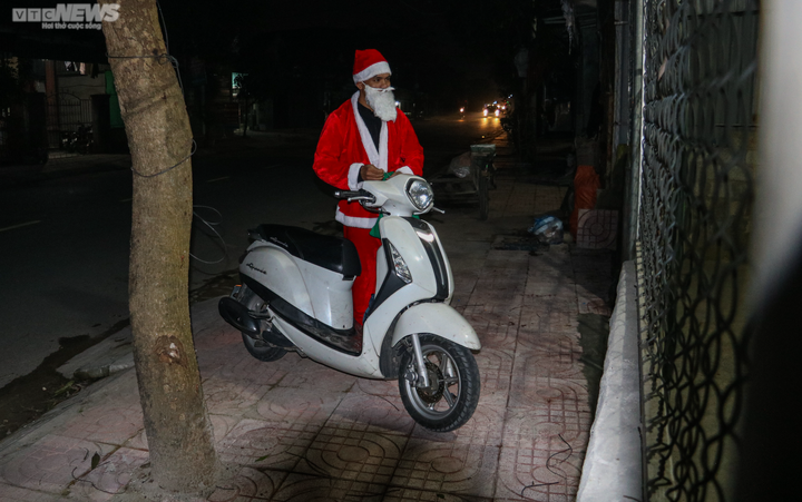 Dịch vụ ông già Noel vào mùa 'hốt bạc' - 5
