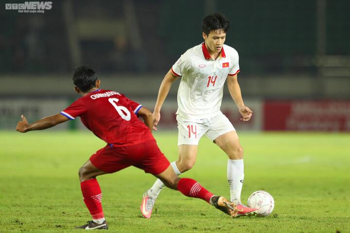 Tuyển Việt Nam đấu Malaysia: HLV Park Hang Seo băn khoăn với bài toán Quang Hải - 3