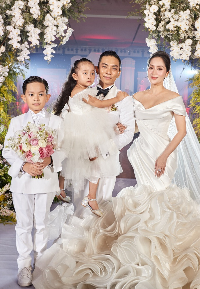 Không gian lễ cưới đẹp như mơ của Khánh Thi - Phan Hiển - 11