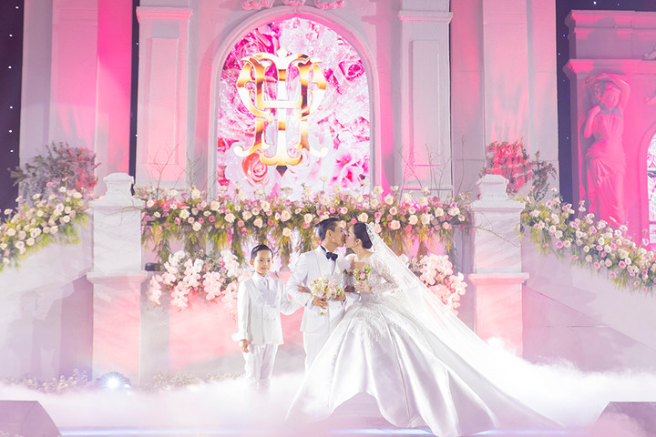 Phan Hiển khóc nức nở bên Khánh Thi, từng sợ không ai tới dự đám cưới - 9