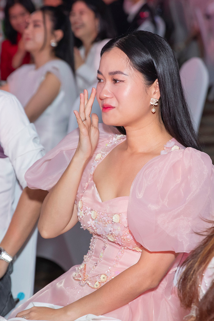 Phan Hiển khóc nức nở bên Khánh Thi, từng sợ không ai tới dự đám cưới - 7