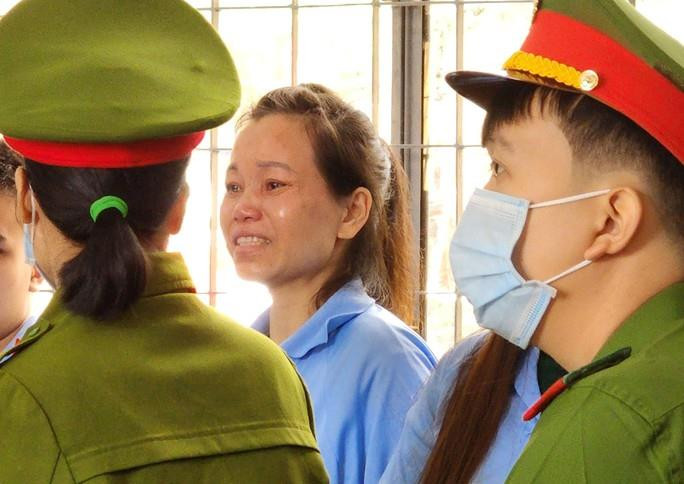 Người phụ nữ cùng tình nhân giết chồng liên tục bật khóc - 2