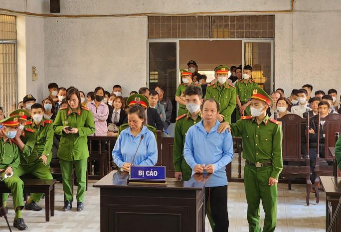 Người phụ nữ cùng tình nhân giết chồng liên tục bật khóc - 1