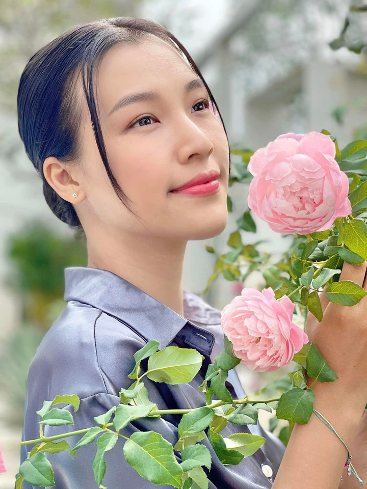 Sao Việt 23/12: Mạnh Trường tổ chức đầy tháng hoành tráng cho con thứ 3 - 4