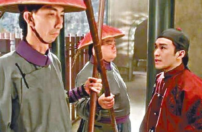 Cuộc sống khắc khổ của diễn viên 'Lộc đỉnh ký': Làm khuân vác, tạp vụ bệnh viện - 3