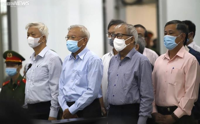 Xử vụ án xây dựng trường Chính trị Khánh Hòa: Cựu chủ tịch Lê Đức Vinh vắng mặt - 1