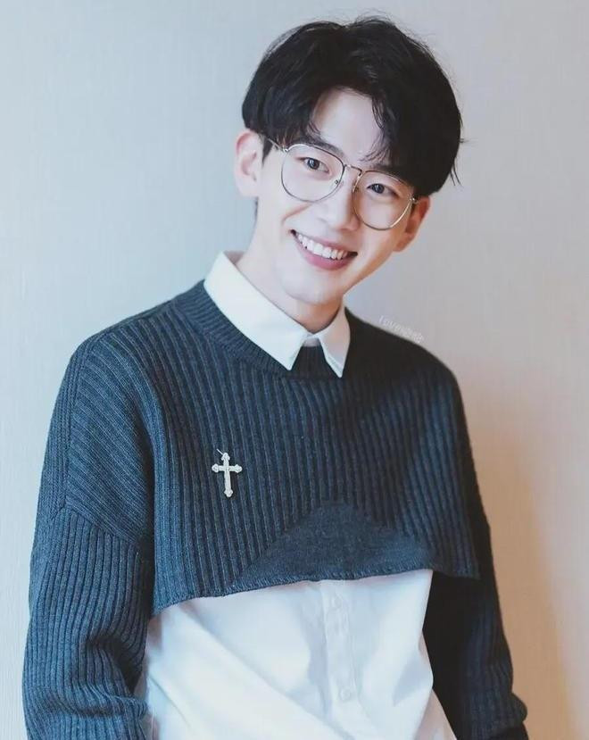 Không biết ăn trứng cá muối đắt đỏ, Khổng Tuyết Nhi bị đồng nghiệp bỉ bôi - 4