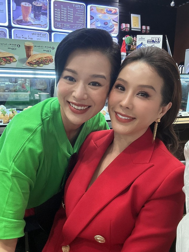 Sao Việt 25/12: Đêm Noel, Hari Won dỗi chồng vì đói - 5