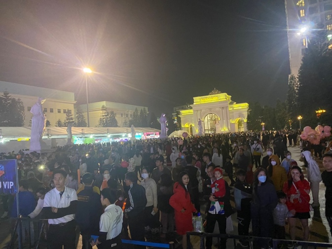 Đêm Giáng sinh Vincom: Lễ hội rộn ràng, quà tặng ngập tràn - 2