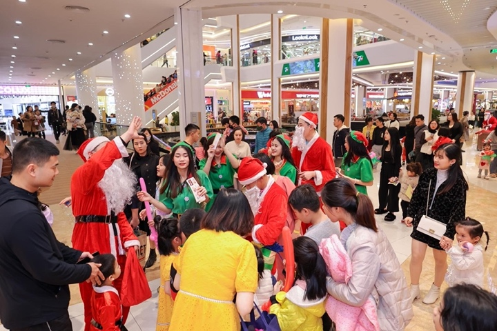 Đêm Giáng sinh Vincom: Lễ hội rộn ràng, quà tặng ngập tràn - 4