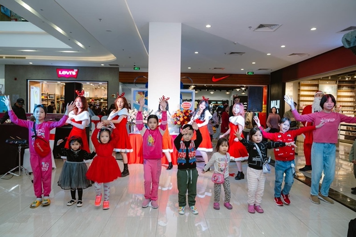 Đêm Giáng sinh Vincom: Lễ hội rộn ràng, quà tặng ngập tràn - 5