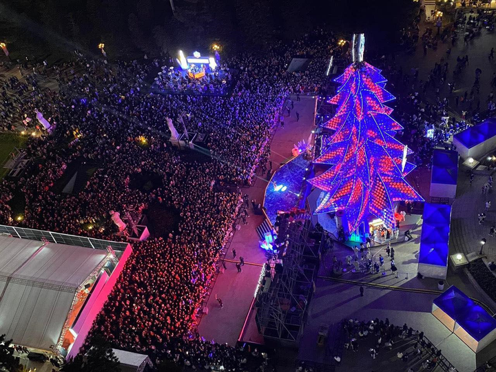 Đêm Giáng sinh Vincom: Lễ hội rộn ràng, quà tặng ngập tràn - 6