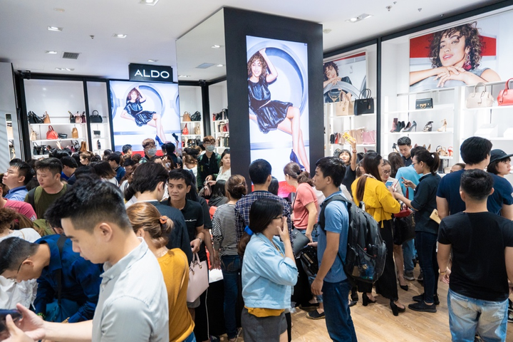 Đêm Giáng sinh Vincom: Lễ hội rộn ràng, quà tặng ngập tràn - 9