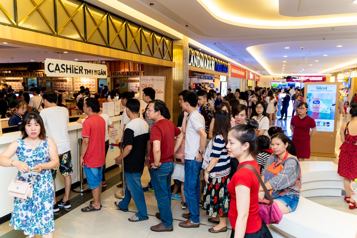 Đêm Giáng sinh Vincom: Lễ hội rộn ràng, quà tặng ngập tràn - 10