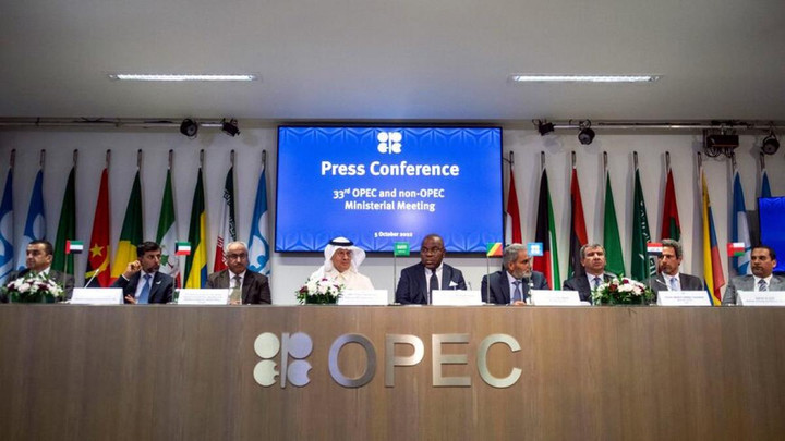 Giá dầu năm 2023 còn leo thang do nhu cầu tăng mạnh mẽ - 2