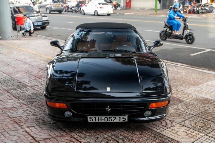 Ferrari 355 F1 Spider tái xuất với diện mạo mới tại TP.HCM - 3