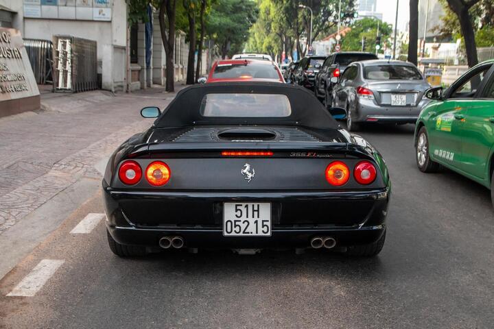 Ferrari 355 F1 Spider tái xuất với diện mạo mới tại TP.HCM - 4