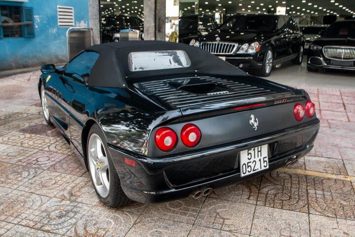 Ferrari 355 F1 Spider tái xuất với diện mạo mới tại TP.HCM - 8