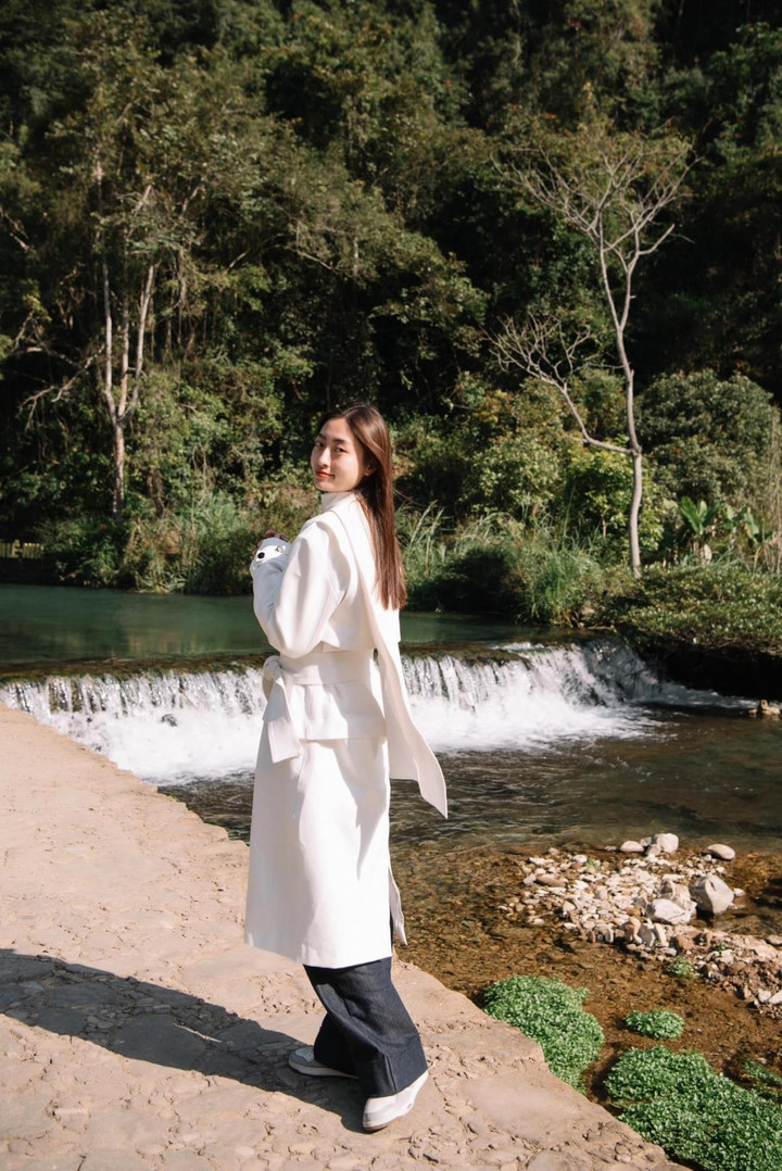 Lương Thùy Linh khoe sắc trong khung cảnh nên thơ của quê hương Cao Bằng - 2