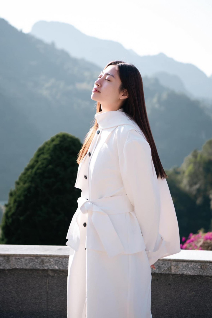 Lương Thùy Linh khoe sắc trong khung cảnh nên thơ của quê hương Cao Bằng - 4