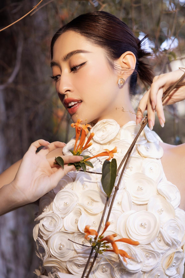 Lương Thùy Linh khoe sắc trong khung cảnh nên thơ của quê hương Cao Bằng - 5