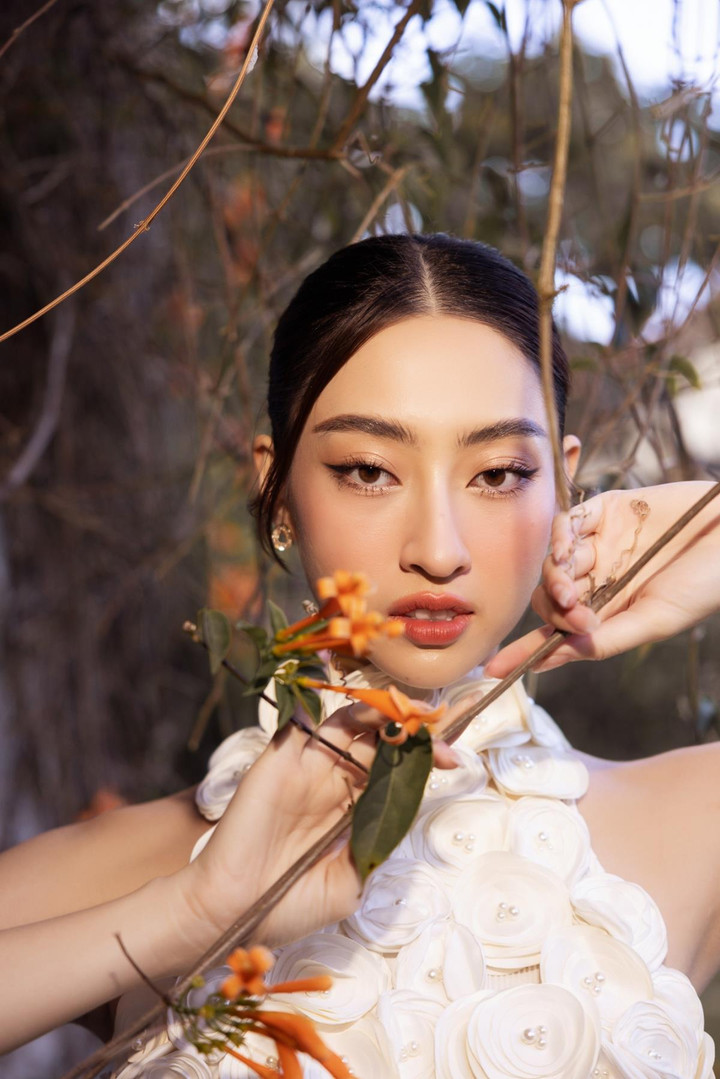 Lương Thùy Linh khoe sắc trong khung cảnh nên thơ của quê hương Cao Bằng - 7