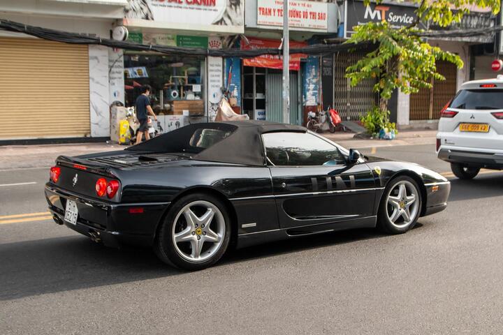 Ferrari 355 F1 Spider tái xuất với diện mạo mới tại TP.HCM - 16