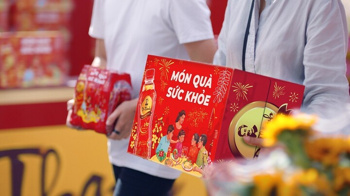 Người trẻ chọn quà gì cho gia đình ngày Tết? - 1