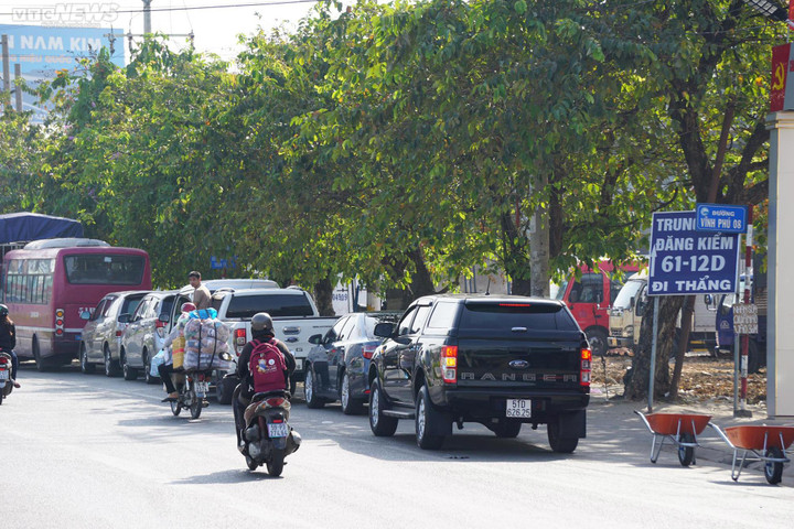 Đăng kiểm ô tô tại TP.HCM quá tải, tài xế được hẹn hơn nửa tháng mới tới lượt - 11