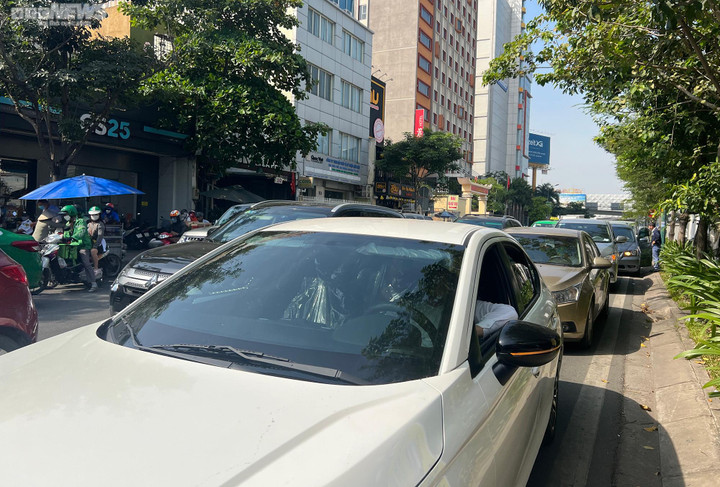 Đăng kiểm ô tô tại TP.HCM quá tải, tài xế được hẹn hơn nửa tháng mới tới lượt - 12