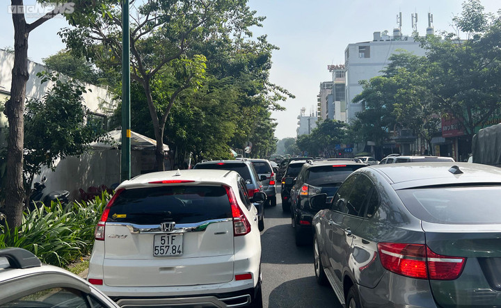 Đăng kiểm ô tô tại TP.HCM quá tải, tài xế được hẹn hơn nửa tháng mới tới lượt - 14