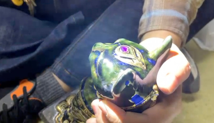 Quà Tết độc lạ: Kỳ linh đính đá quý, trổ vàng 24k giá hàng chục triệu đồng - 2