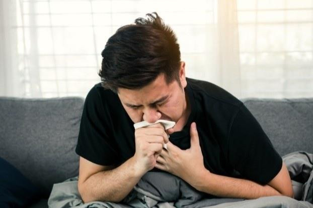 Người đàn ông ho ra 500 ml máu trong 3 ngày - 1